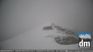 Nevicata leggera nella notte sulle Dolomiti